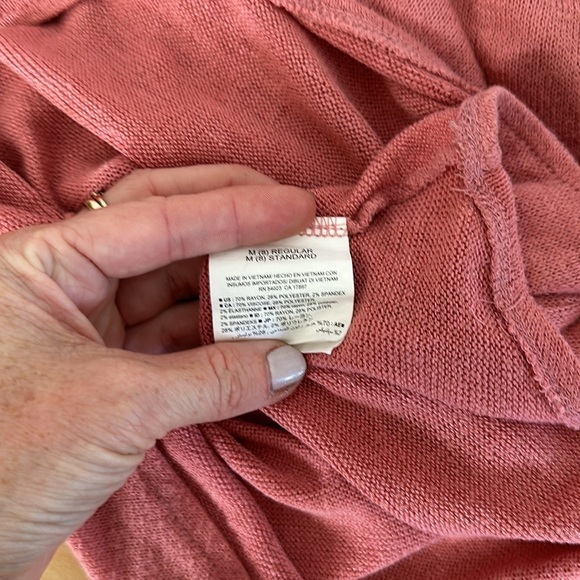 OLD NAVY Cowl Neck Hi-Low Rose Long Sleeve Tee Girls Size M 8 - Picture 4 of 4